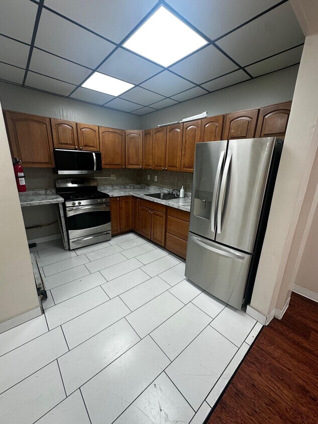 Primary Photo - 15 N Clinton St