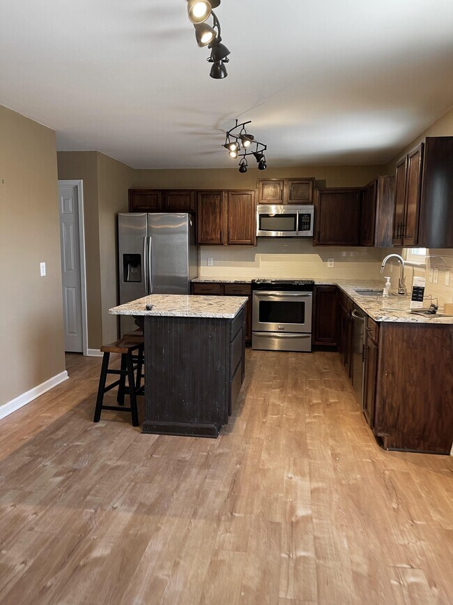 Building Photo - 4017 Cadence Dr