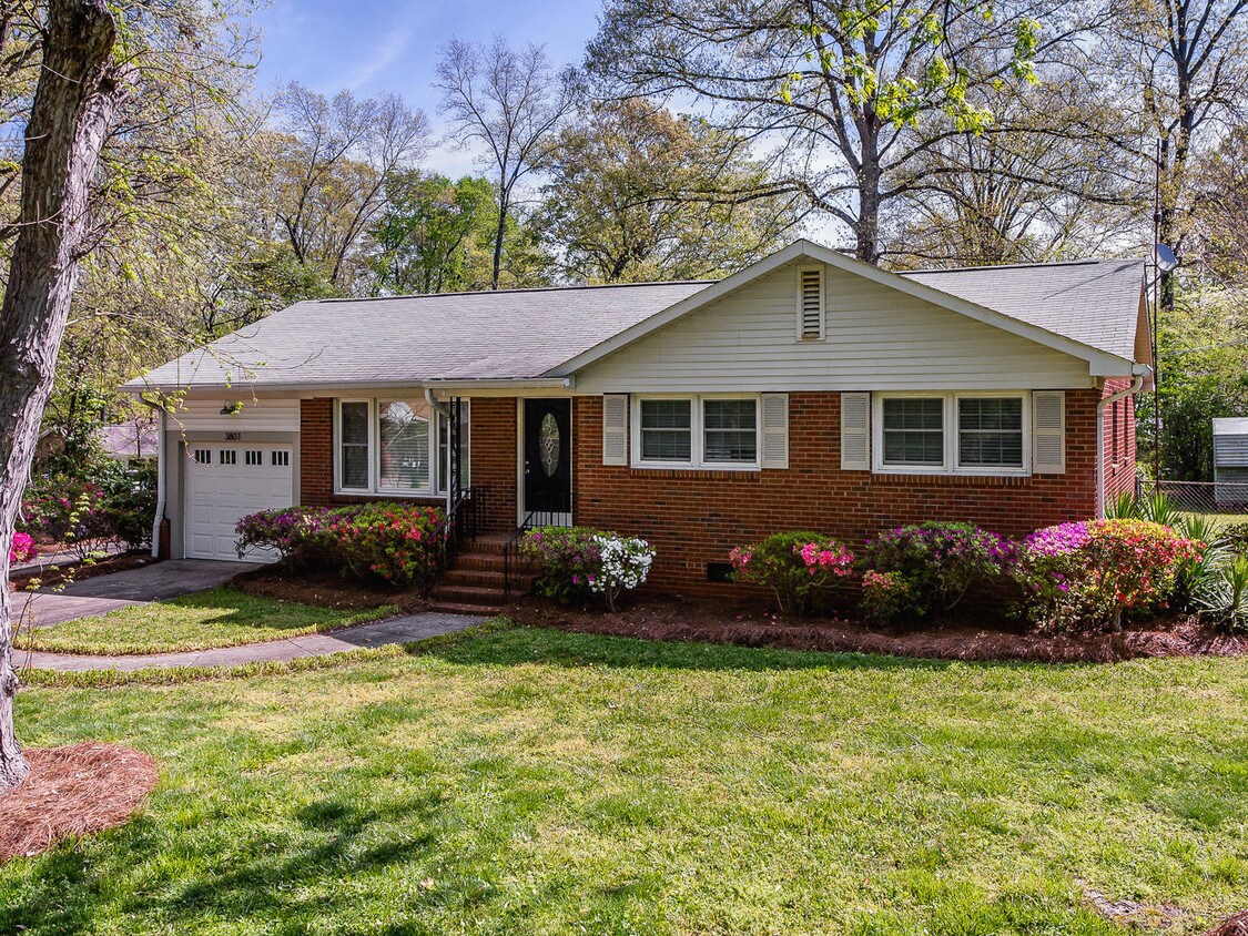 Foto principal - 3801 Seaforth Dr