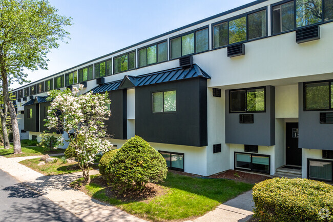 Building Photo - Whitewood Pond Apartments