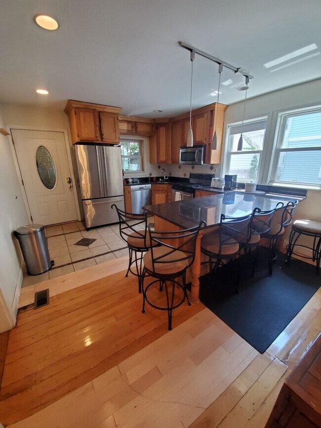 Foto del edificio - Great Deal in Allston! 5-Bed, 3-Bath