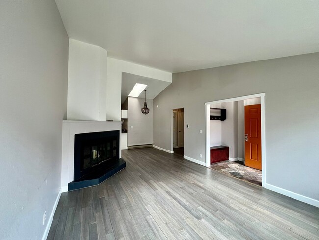 Building Photo - Condo on the River in Glenwood Springs for...