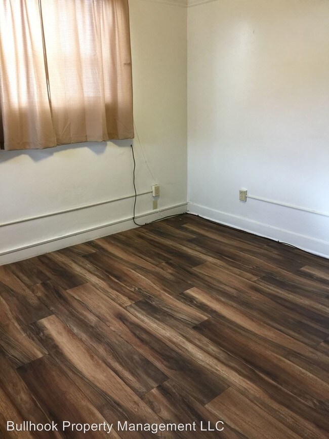 Building Photo - 114 5th St