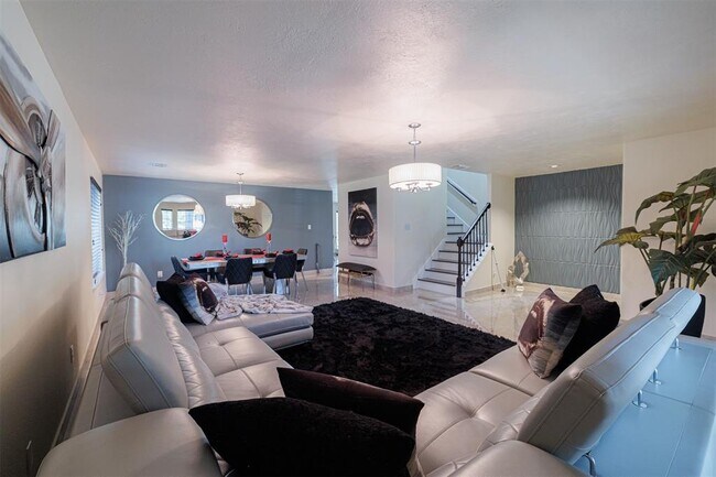 Building Photo - 3514 Lakeaires Ln