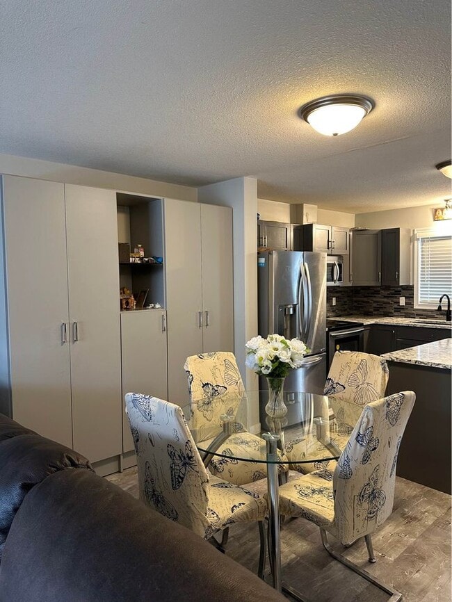 Kitchen/Dining Area - 4801 Child Av