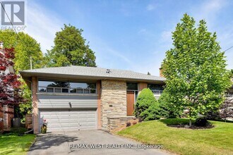 Building Photo - 10 Vanellan Ct