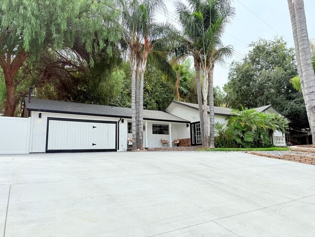 Building Photo - 9501 Clybourn Ave