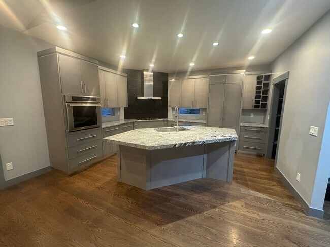 Building Photo - Beautiful Spacious Eagle Mtn Home-Meadow R...