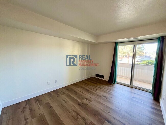 Building Photo - 9662 Brentwood Way