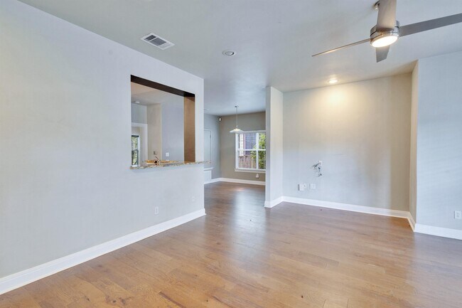 Foto del edificio - 2358 Wilson St