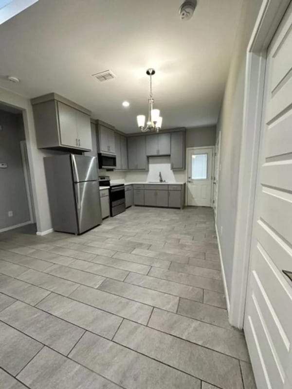 Primary Photo - 909 W Sunset Valley St