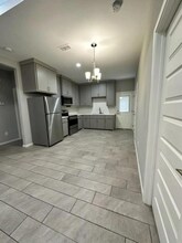 Building Photo - 909 W Sunset Valley St