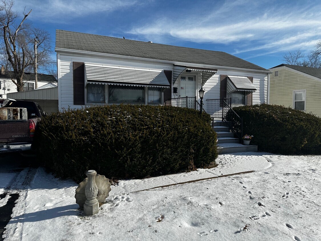 6108 Eaton Dr, Berkeley, MO 63134 House Rental in Berkeley, MO