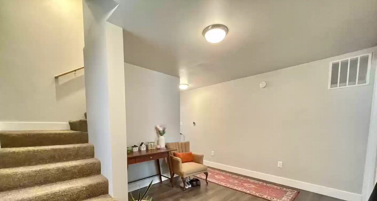 Primary Photo - 203 W William St