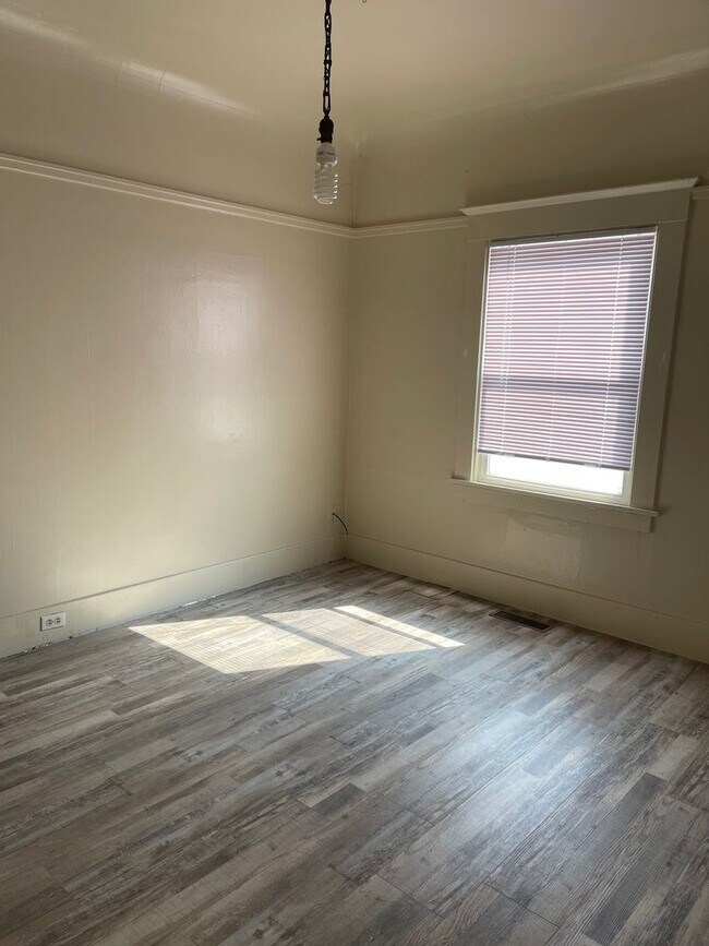 Building Photo - 2 br, 1 bath House - 611 SUISUN STREET