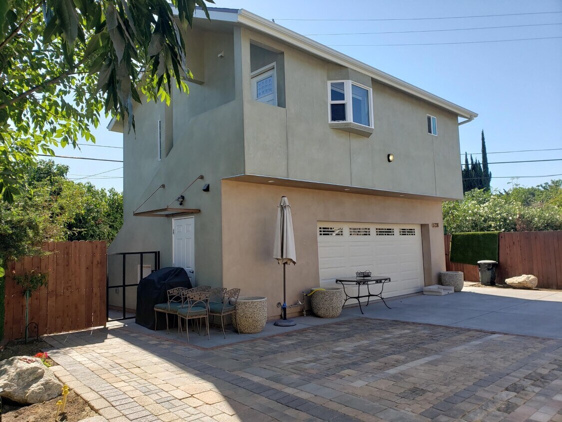 Primary Photo - 5740 Zelzah Ave