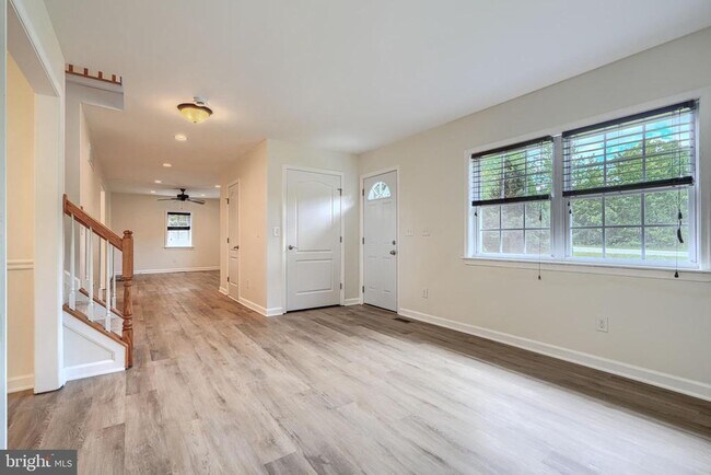 Building Photo - 605 Paradise Rd