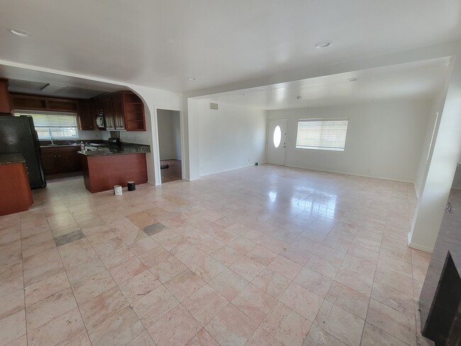 Foto del edificio - 8657 Airdrome St