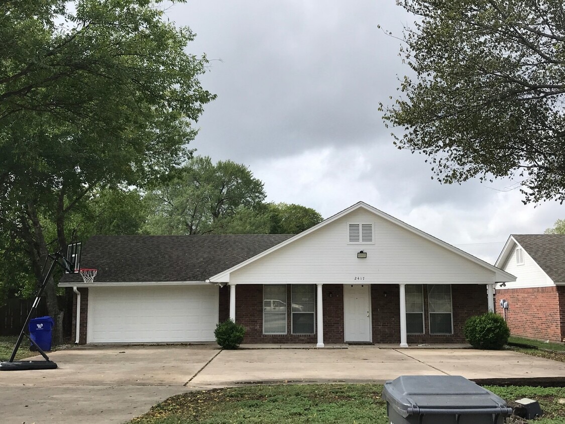 Foto principal - Spacious 4/4 House with Yard in the Baylor...