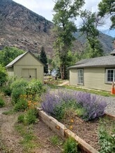 Building Photo - 911 Taos St