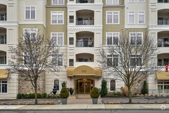 Building Photo - 410 Westchester Ave