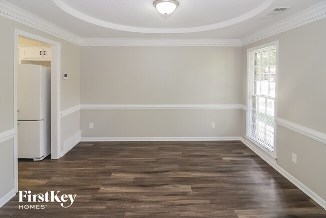 Foto del edificio - 425 Old Oak Ln