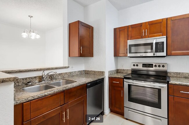 Foto del edificio - 18001 Richmond Pl Dr