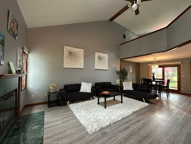 Foto del edificio - 8 Green Meadow Dr