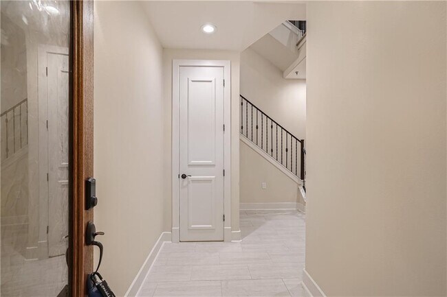 Building Photo - 1529 Barton Springs Rd