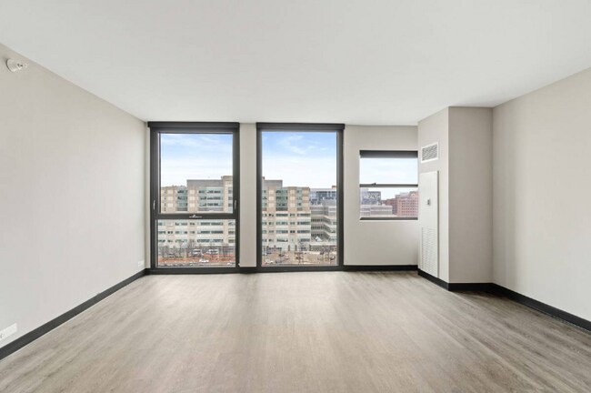 Building Photo - 1932 W Ogden Ave