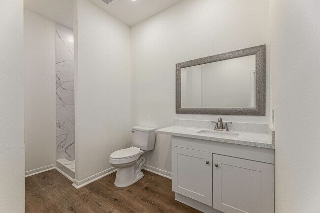 Foto del edificio - 13010 Valleywood Cir