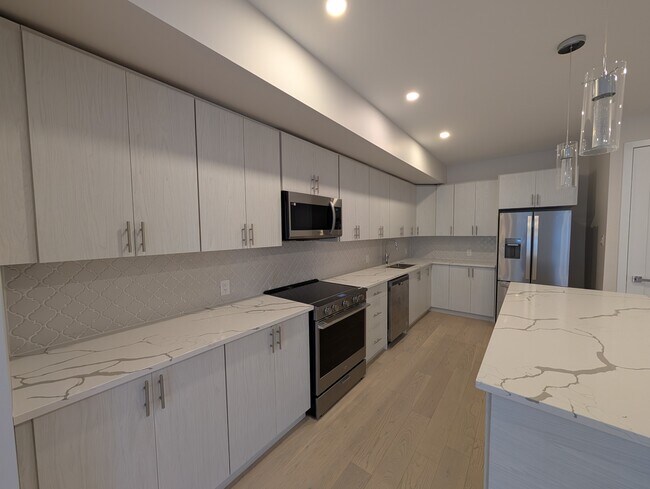 Building Photo - 812 Star Private