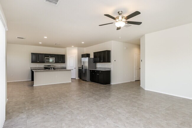 Building Photo - 5182 E Sharbel Rd