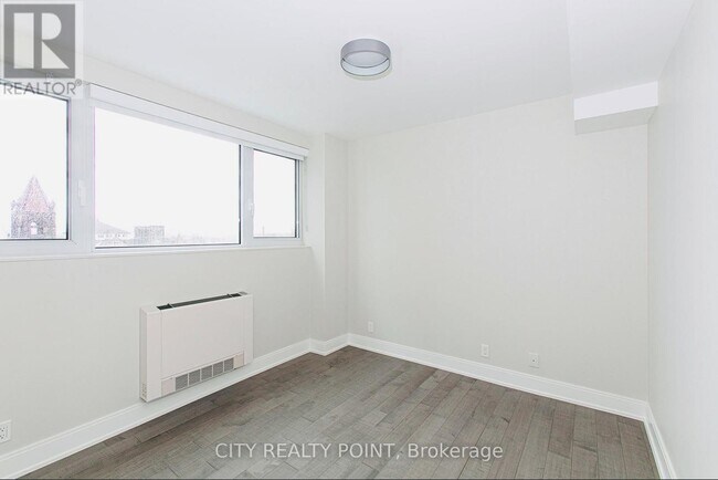 Building Photo - 11-511 Walmer Rd