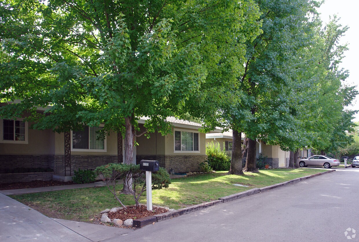 Building Photo - 6104-6132 Villa Capri Ct