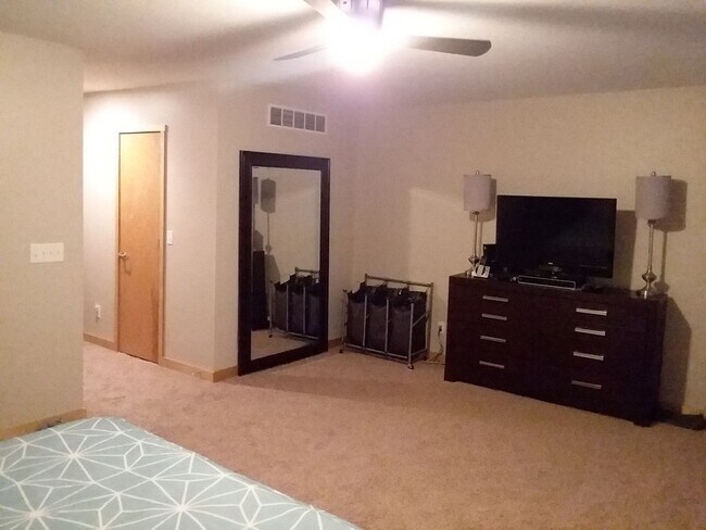 Building Photo - Stunning Modern Urban Loft – Spacious, Sty...