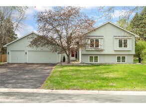 Building Photo - 9850 Laguna Cir