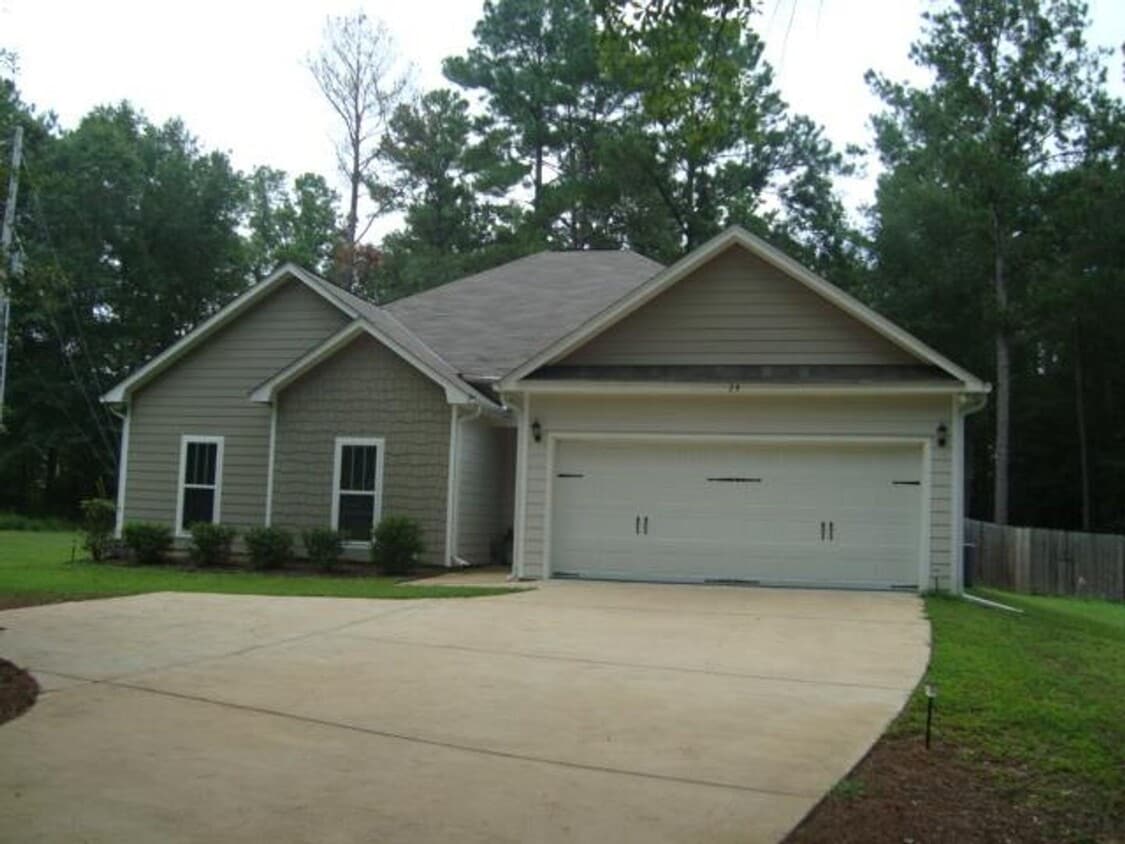 Primary Photo - Home in Phenix City available to rent 10/2...