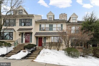 Building Photo - 11 Algonquin Ct