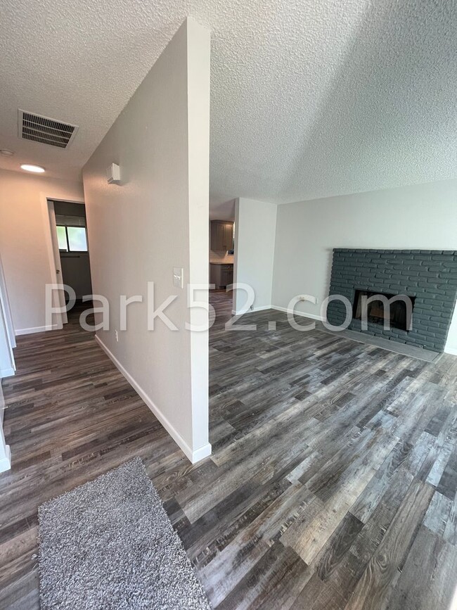 Foto del edificio - 2 Bedroom Duplex in Lakewood!