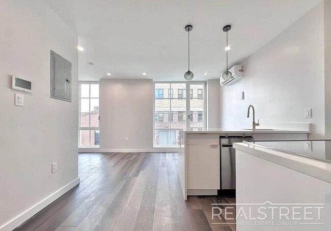 Building Photo - 1BR in Sunset Park/South Slope | Sunlit, Spacious & Pet-Friendly