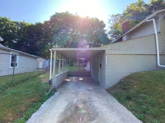 Building Photo - 877 Garfield St