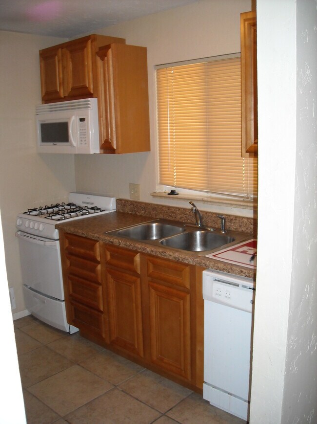 Building Photo - 3379 Jasmine St