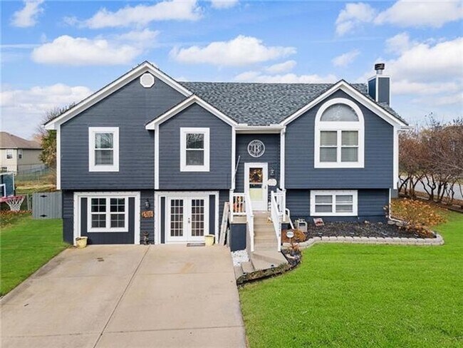 Building Photo - 4 Bedroom 3 Bath Single Family Home in Pec...