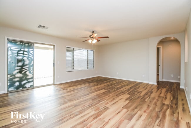 Foto del edificio - 4115 E Lambeth Pl