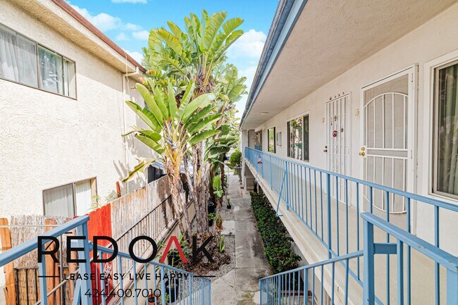 Foto del edificio - 4037 McLaughlin Ave