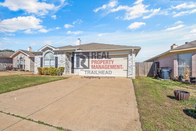 Building Photo - Charming 3 bed, 2 bath Home with a Refresh...