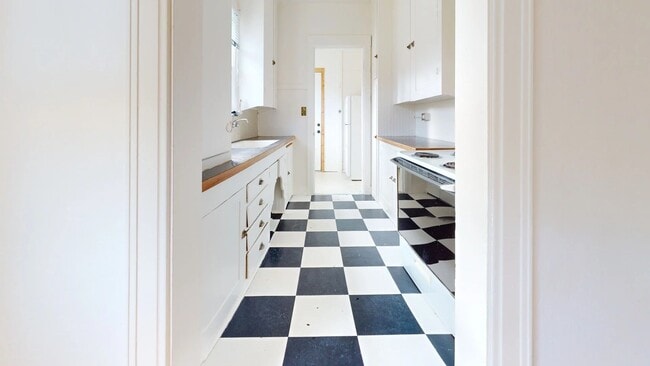 Interior Photo - Oregonian