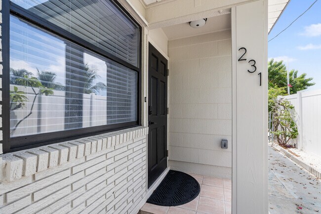 Building Photo - 231 E Madeira Ave