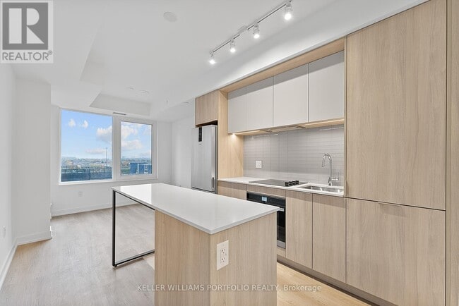 Building Photo - 395 Square One Dr